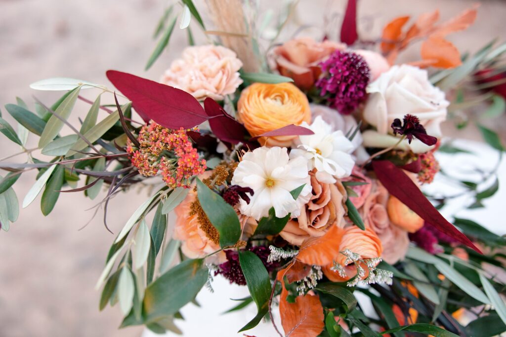 Arloh Flora, fall wedding colors, fall floral arrangements, wedding colors,  dramatic wedding flowers