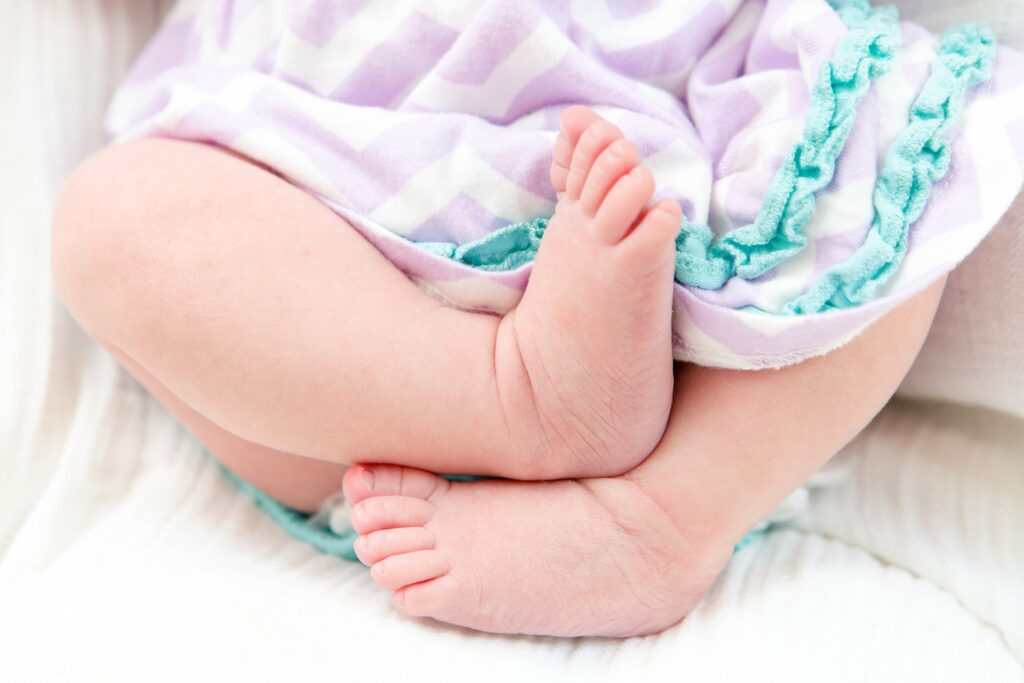 charlottesville, newborn photography, baby toes