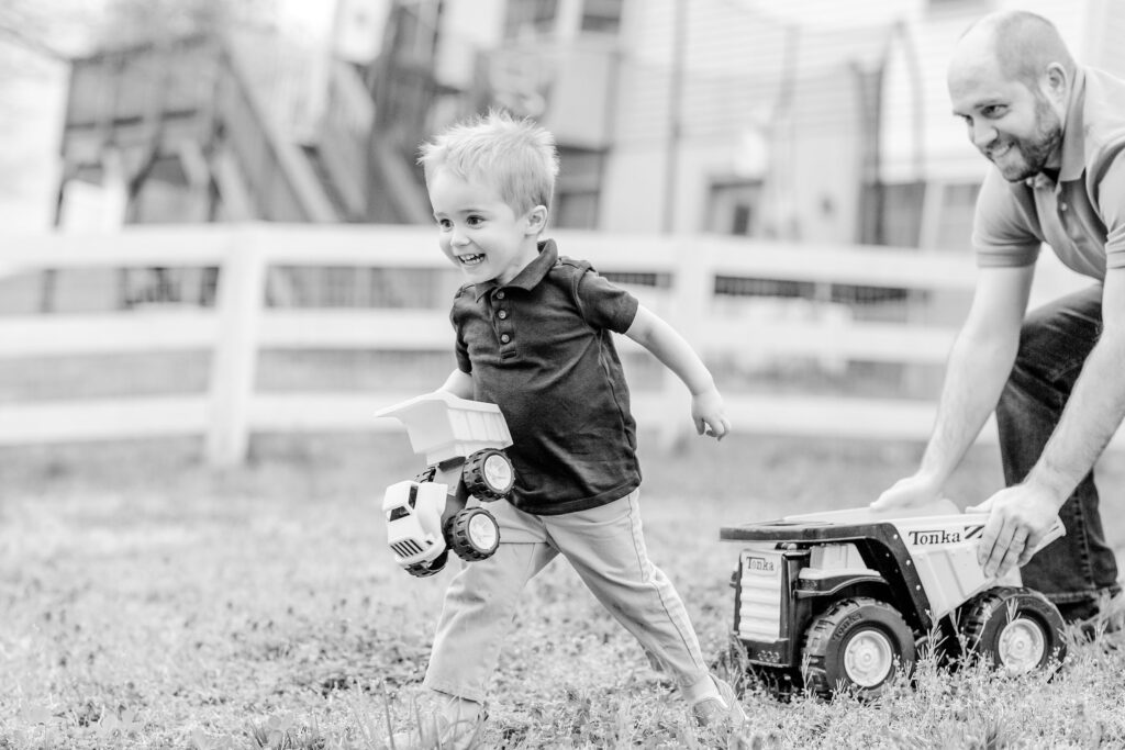 family photography, charlottesville, virginia, siblings, playtime