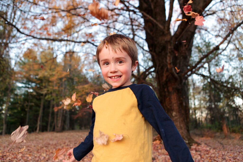 child photography, fall photos, Virginia, leaves